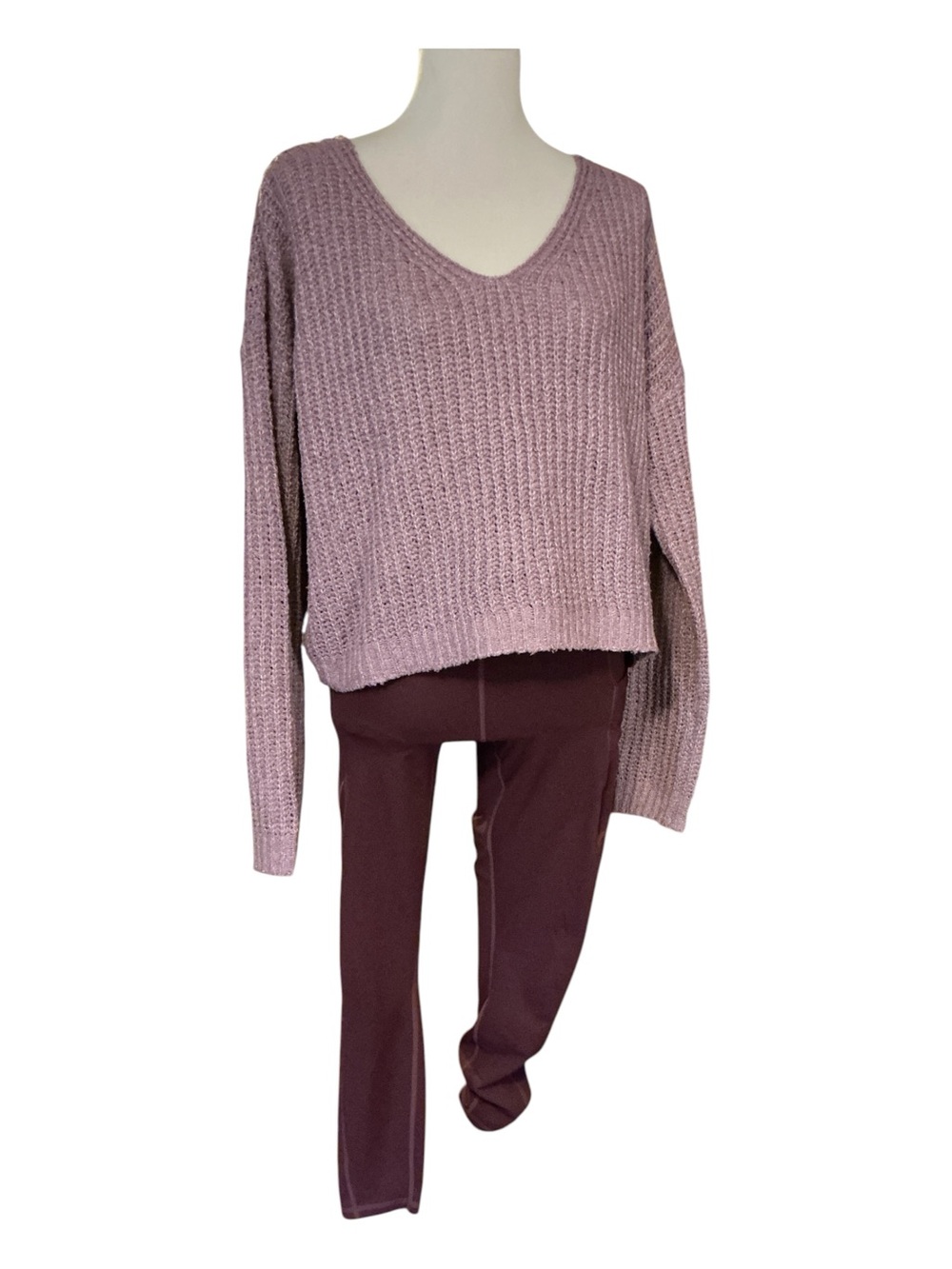 Hooked Up by IOT Mauve Chunky V-Neck Sweater